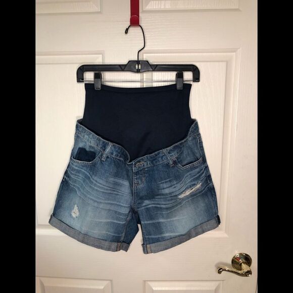 Old Navy maternity shorts - Picture 1 of 4